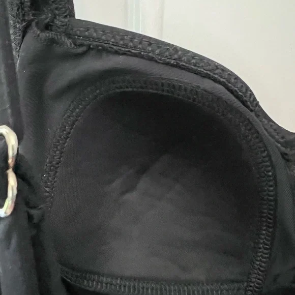 Land’s End one piece swimsuit with padding. Adjustable straps has liner.… - Picture 6 of 8